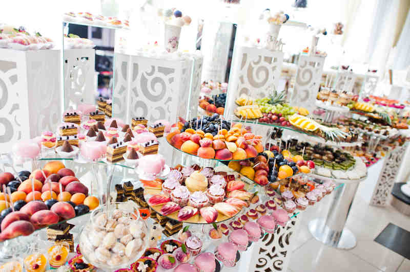 Gran mesa de postres para boda